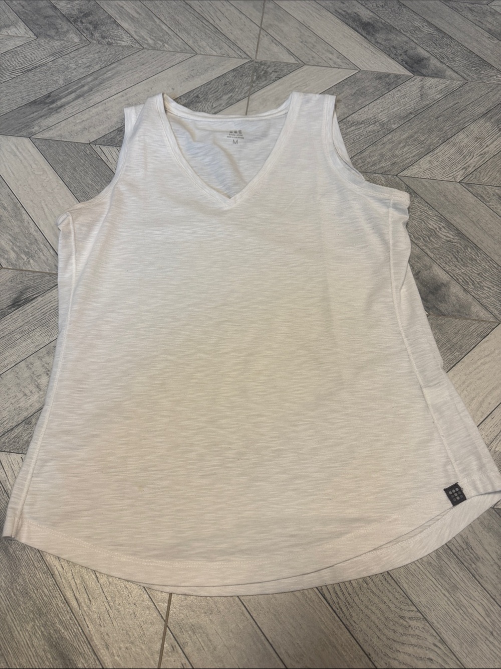 Title Nine White V-Neck Slub Tank Top